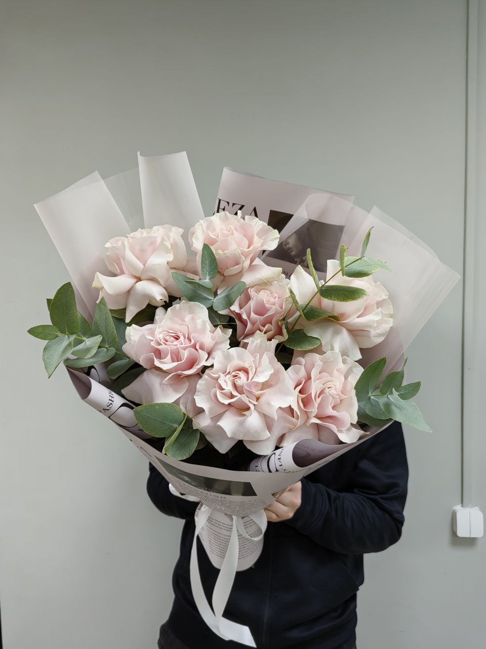 Пышный букет из французских роз