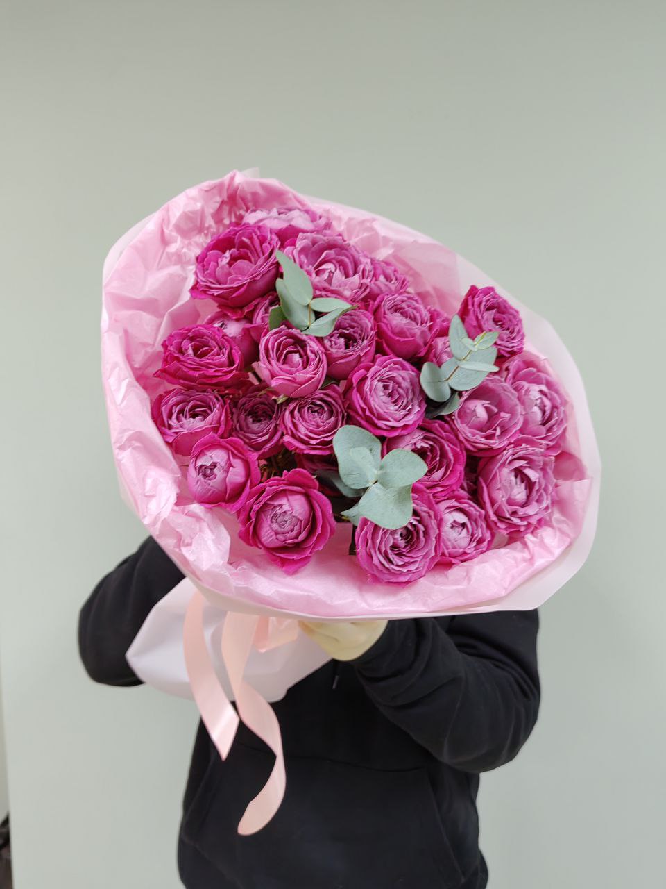 Букет из пионовидных кустовых роз