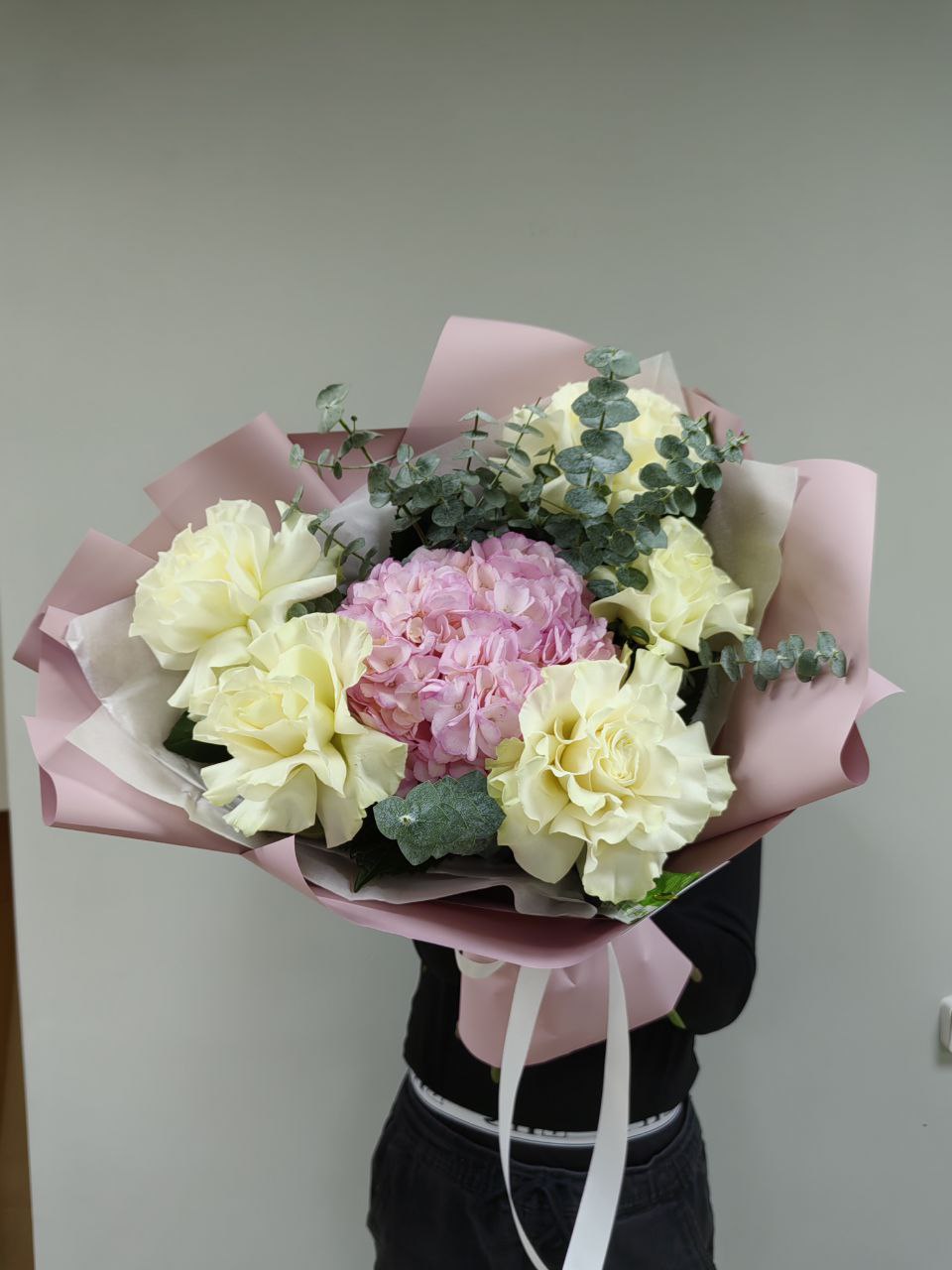Авторский букет с гортензией и французской розой