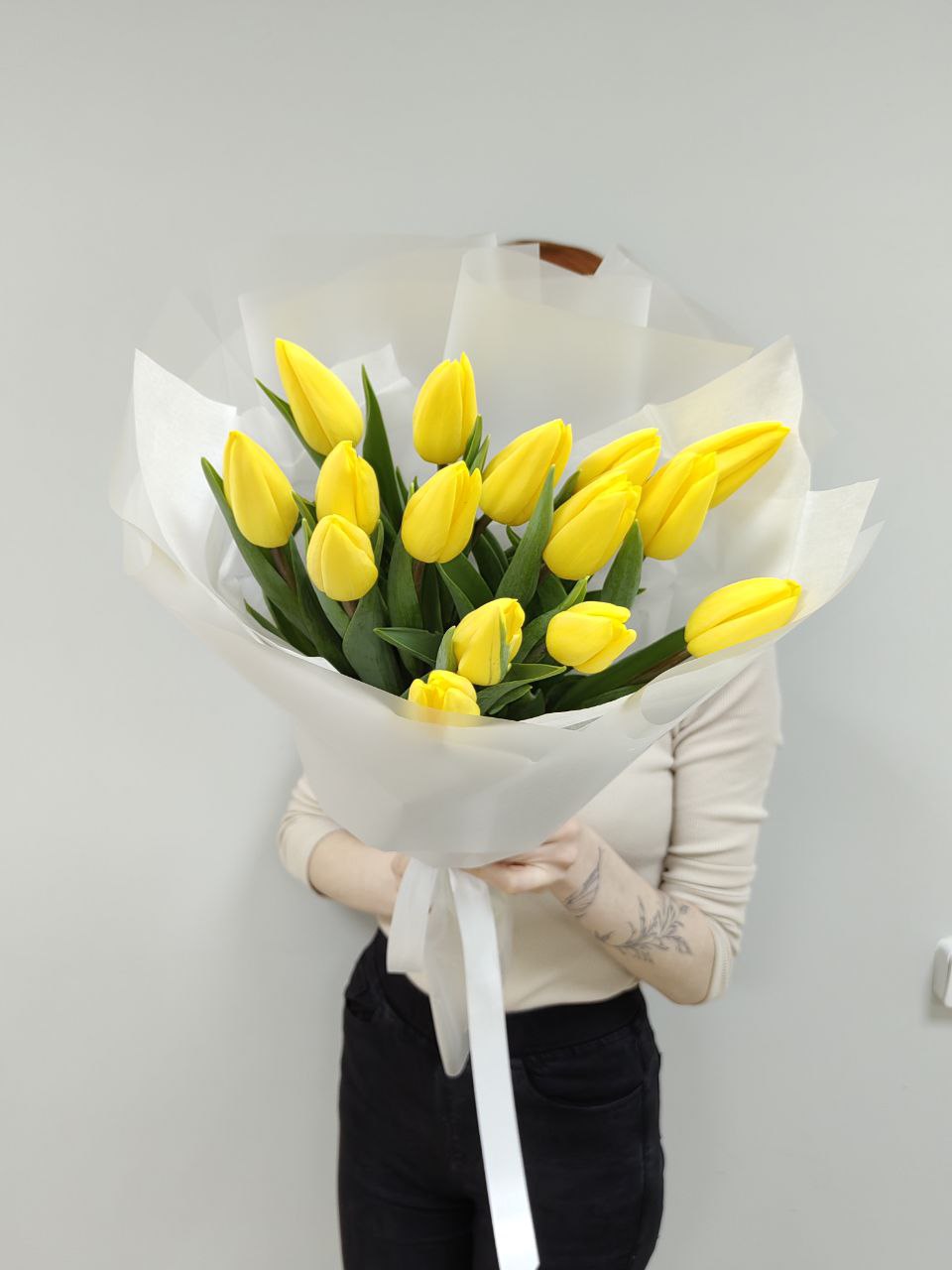 Моно букет из 15 желтых тюльпанов