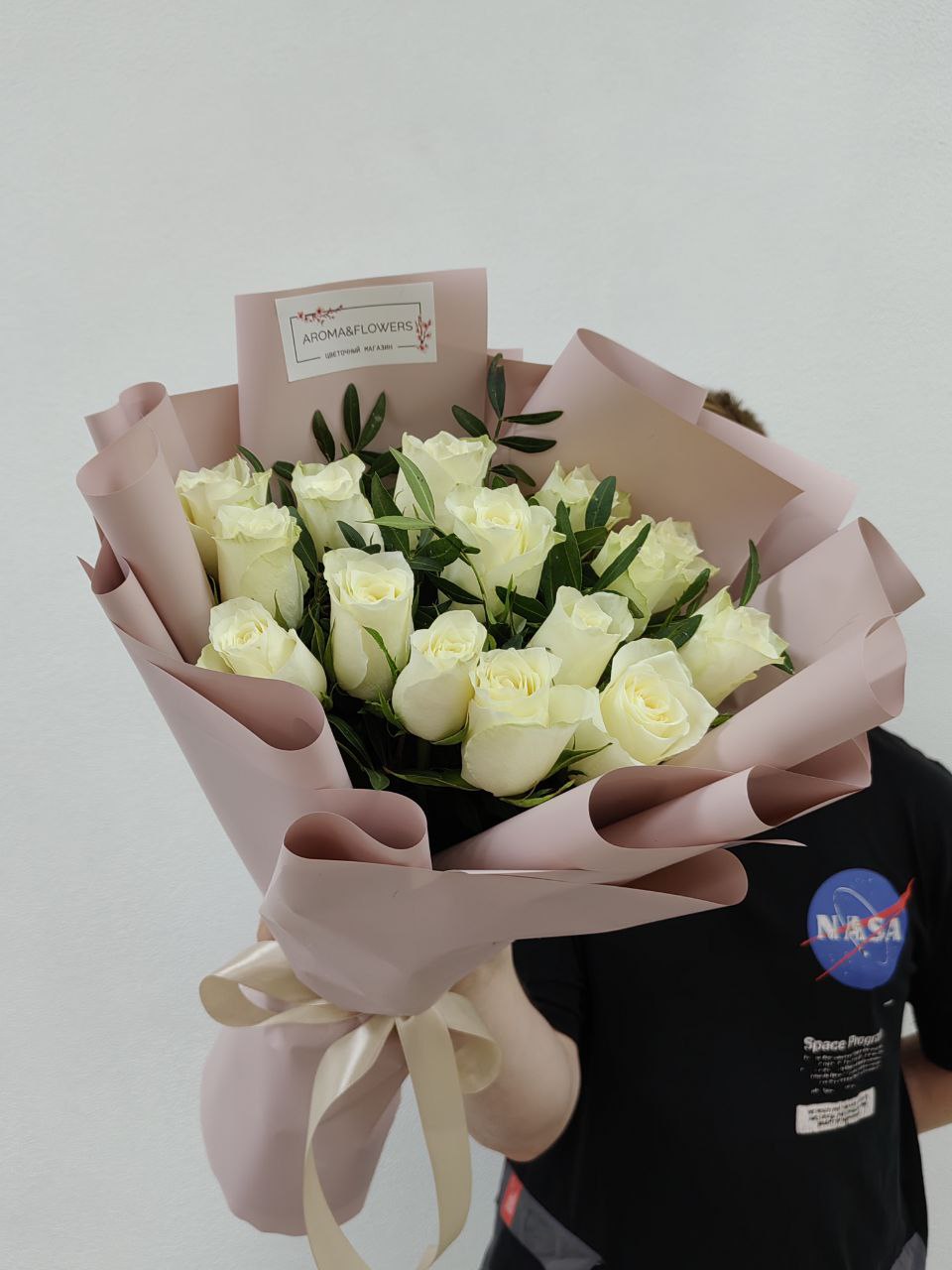Букет из 15 белых кенийских роз